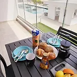 Superior Apartment, Universal Residences بافوس
